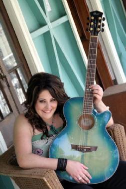 Jacqui Ryan, country singer in Brisbane