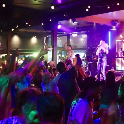 Bombshells, cover band in Brisbane, photo 2
