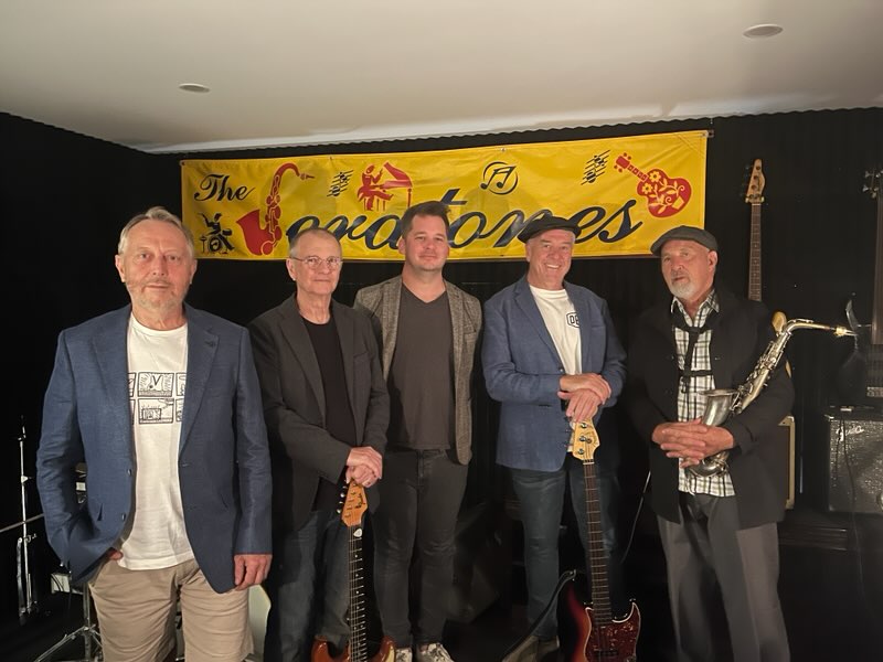 The Seratones, cover band in Brisbane