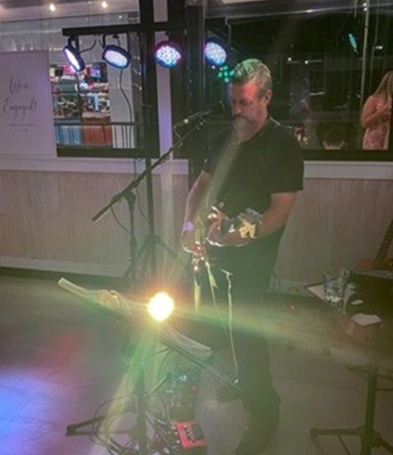 Dave Snow, guitarist in Brisbane