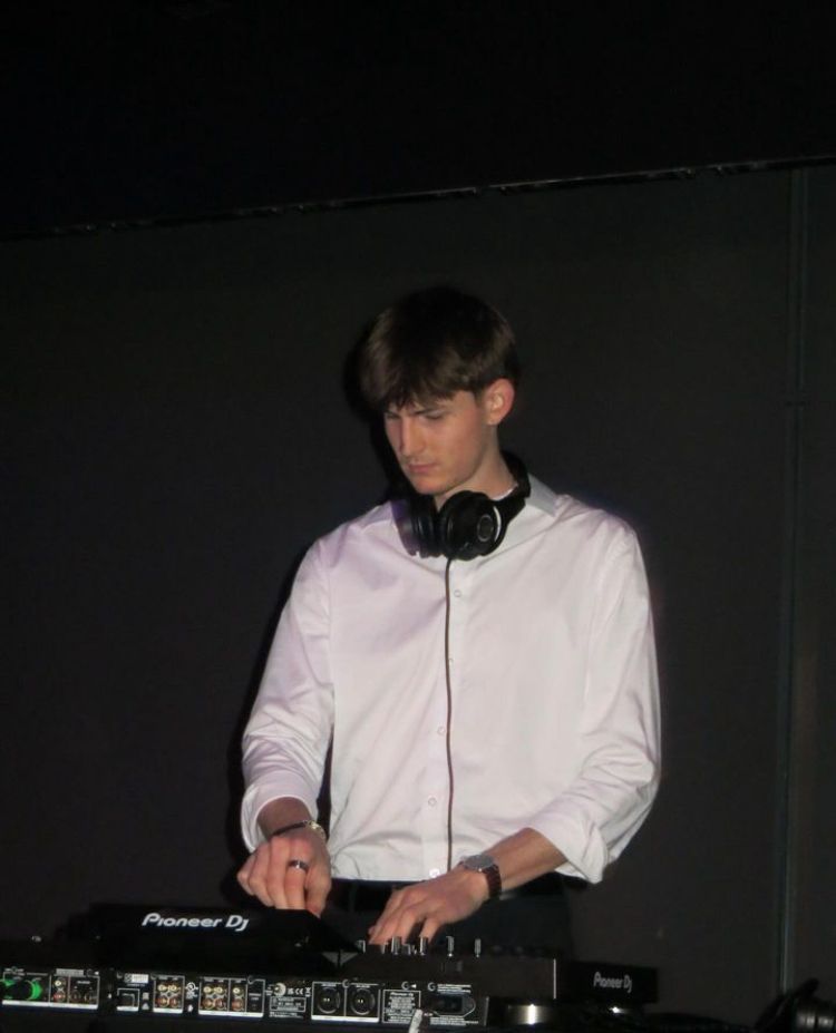 Matthew Maynard, dj in Brisbane