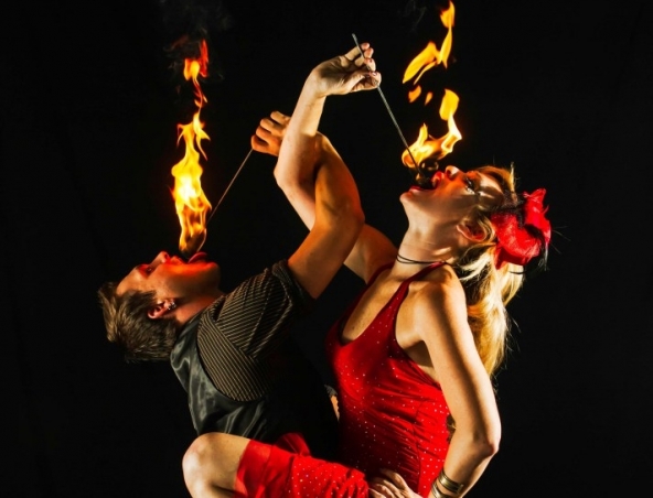 Fire Twirlers Brisbane, firetwirler in Brisbane