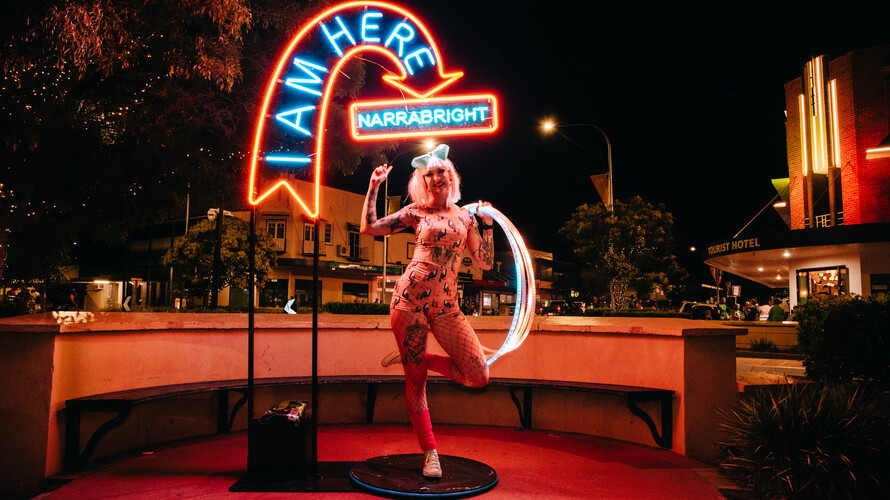 Hannah Indigo, hula hoop in Brisbane, photo 3