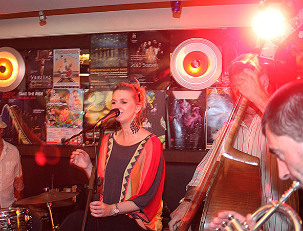 Louise Isackson, jazz band in Brisbane, photo 2