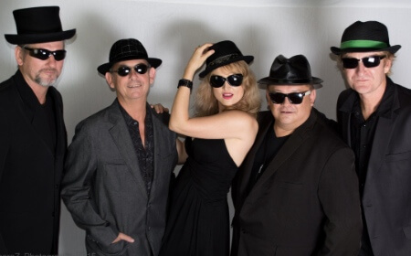 Roving Duke Box with live musicians, musical trio in Brisbane