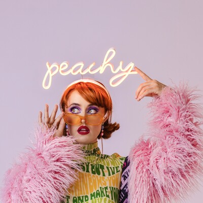 Demi Jenkins (Peachy Skaterr), hula hoop in Brisbane, photo 2