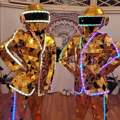 Mirror People, roving entertainer in Brisbane