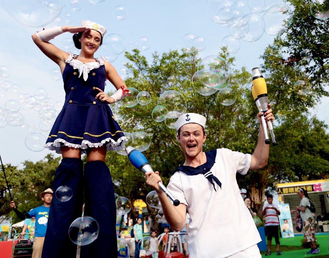 Sailors, roving entertainer in Brisbane, photo 2