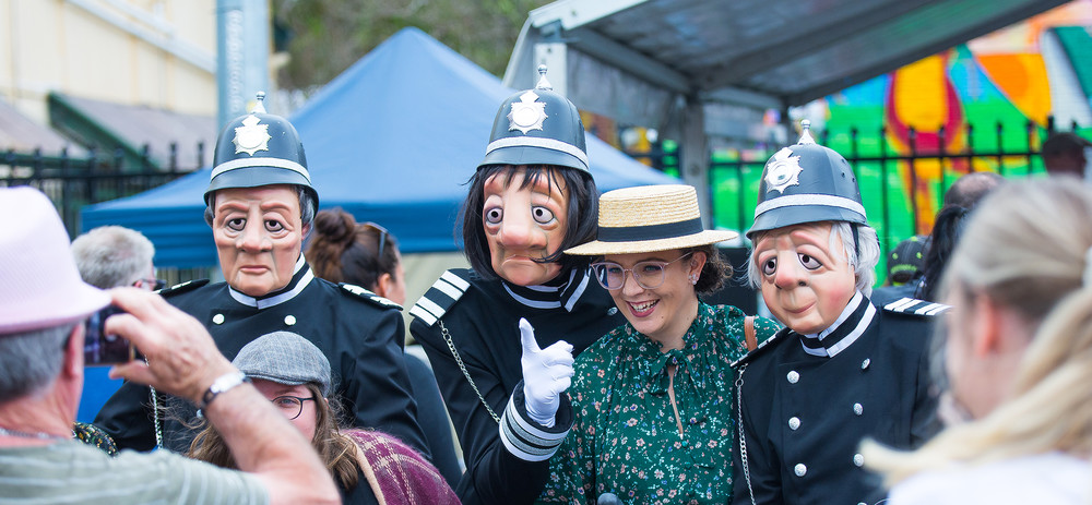 The Mask Family Roving Acts, mime in Brisbane, photo 3