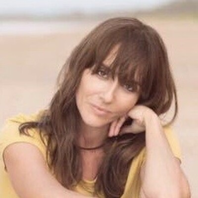 Bronnie-Rae, pianist and singer solo in Brisbane