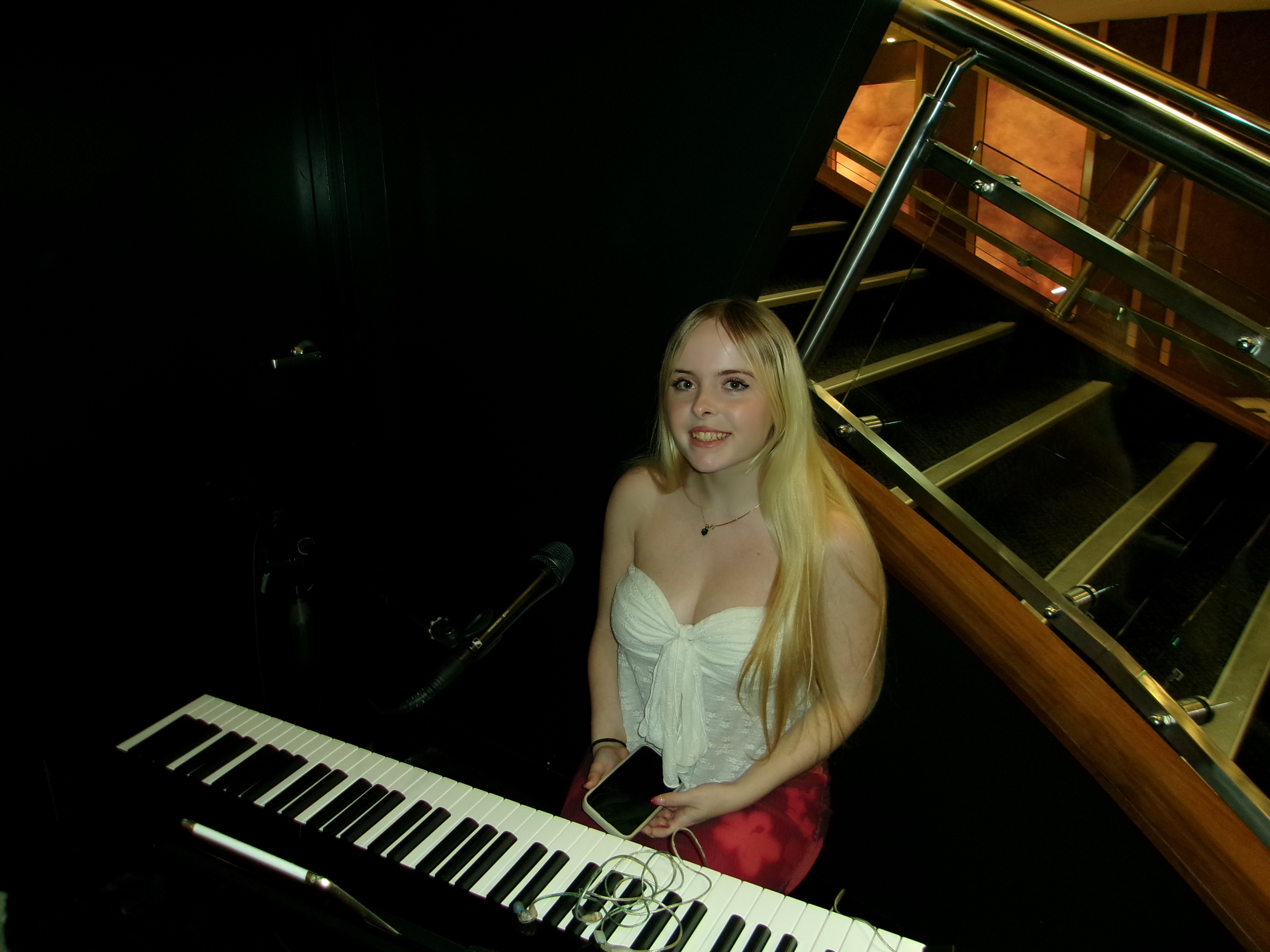Hannah J music, pianist and singer solo in Brisbane