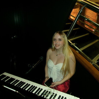 Hannah J music, pianist and singer solo in Brisbane, photo 2