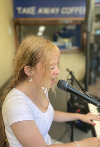 Hannah J music, pianist and singer solo in Brisbane, photo 3