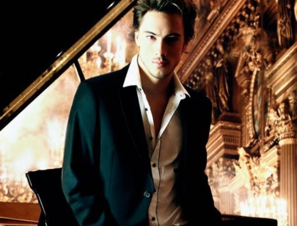 Swade, musical soloist in Brisbane