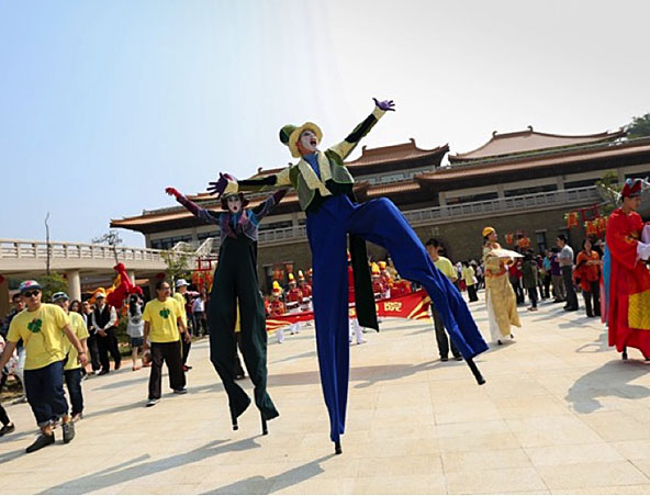 Jack N Jack, stilt walker in Brisbane, photo 2