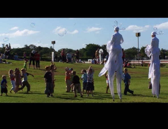 MaAmselle Claire, stilt walker in Brisbane, photo 2