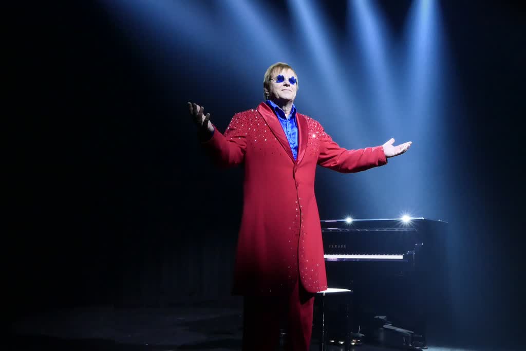 Elton John Experience, tribute show in Brisbane, photo 2