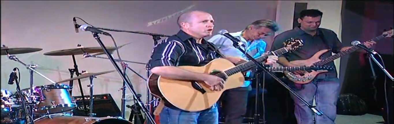 Adam Richards Solo Acoustic and DJ, wedding band in Brisbane