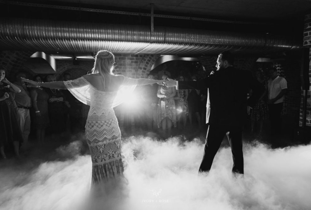 Colliers Entertainment DJ and MC, wedding band in Brisbane, photo 2