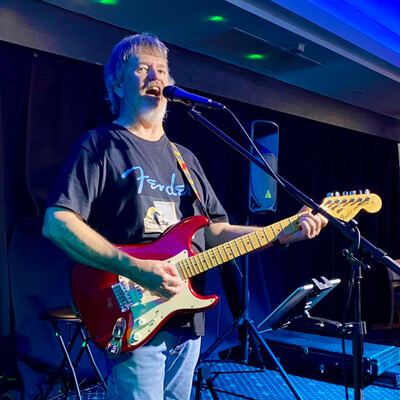 The Other Bloke, singer in Bundaberg Central, photo 2