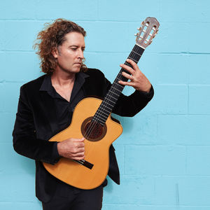 Soarelle, classical guitarist in Byron Bay, photo 2