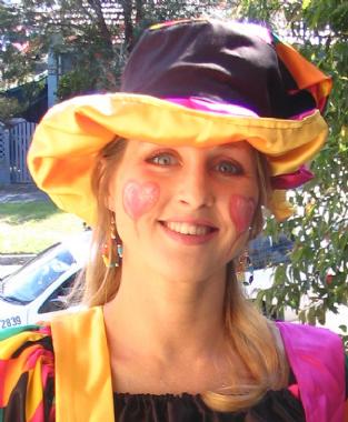 Whoopsi the Clown, live in Byron Bay, photo 2