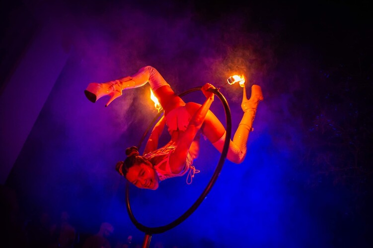 Filthy Alien Entertainment, dancer in Byron Bay, photo 3