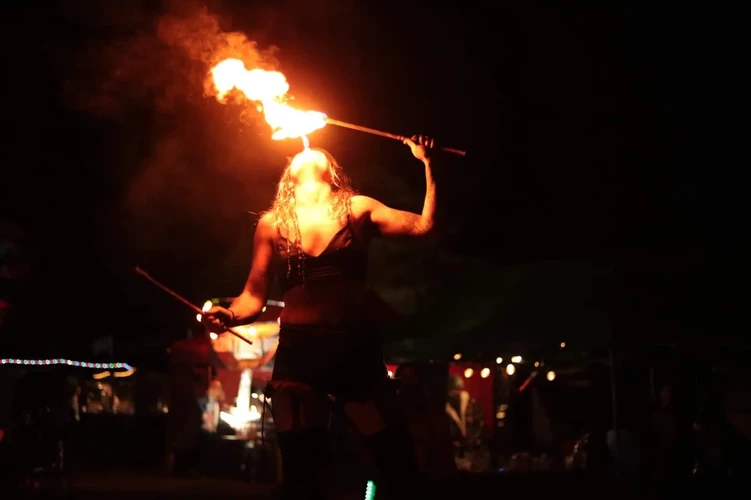 Alektra Entertainment, fire performer in Byron Bay, photo 3