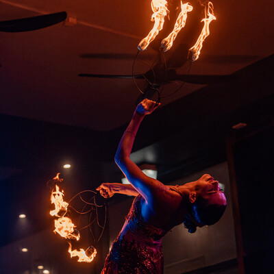 Safire Dragon, fire performer in Byron Bay, photo 2