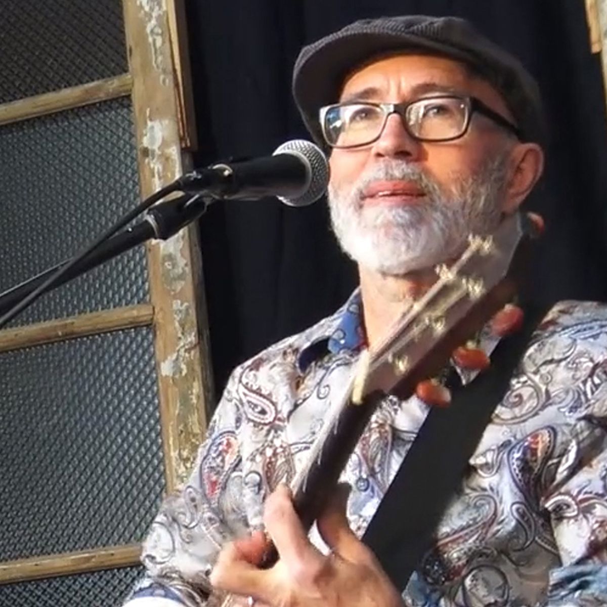 Leigh James, singer in Byron Bay