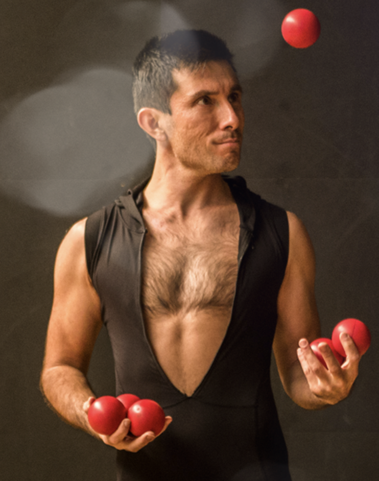 El Fantastico!, mime in Byron Bay