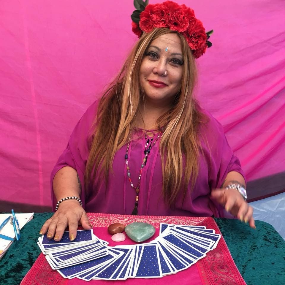 Miss Heeling, psychic in Byron Bay, photo 2