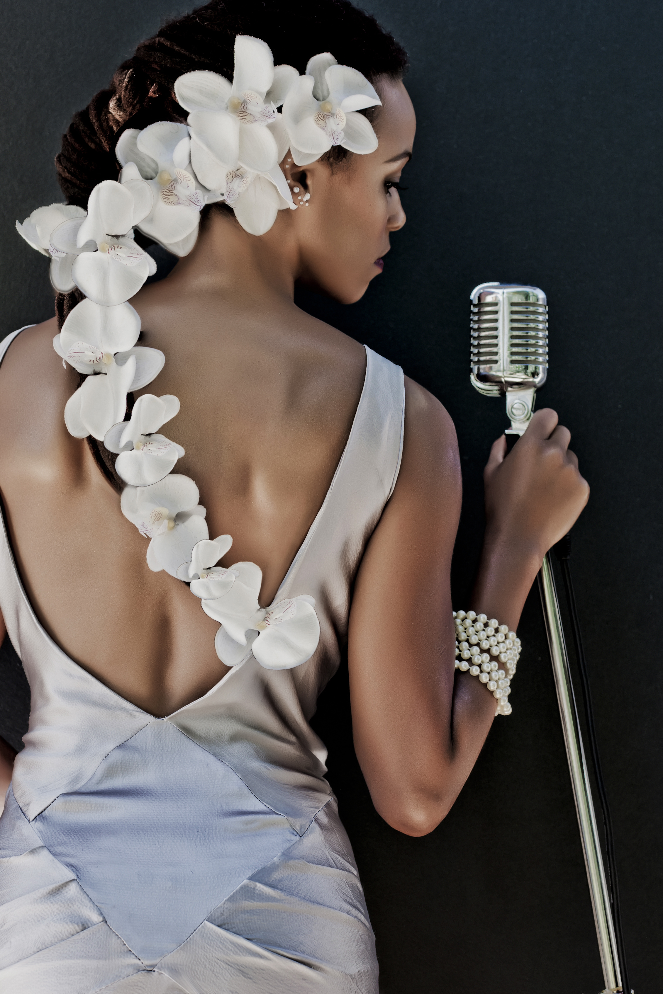 Miss Renee Simone, singer in Byron Bay