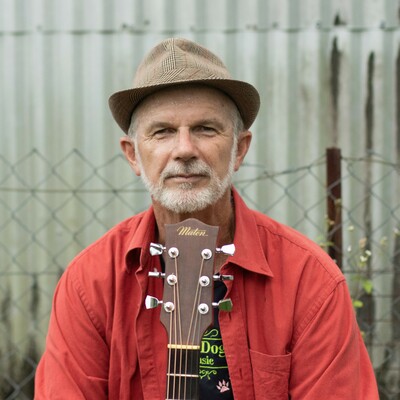 Pete 'Two Dogs' McDonald, singer in Cairns, photo 2
