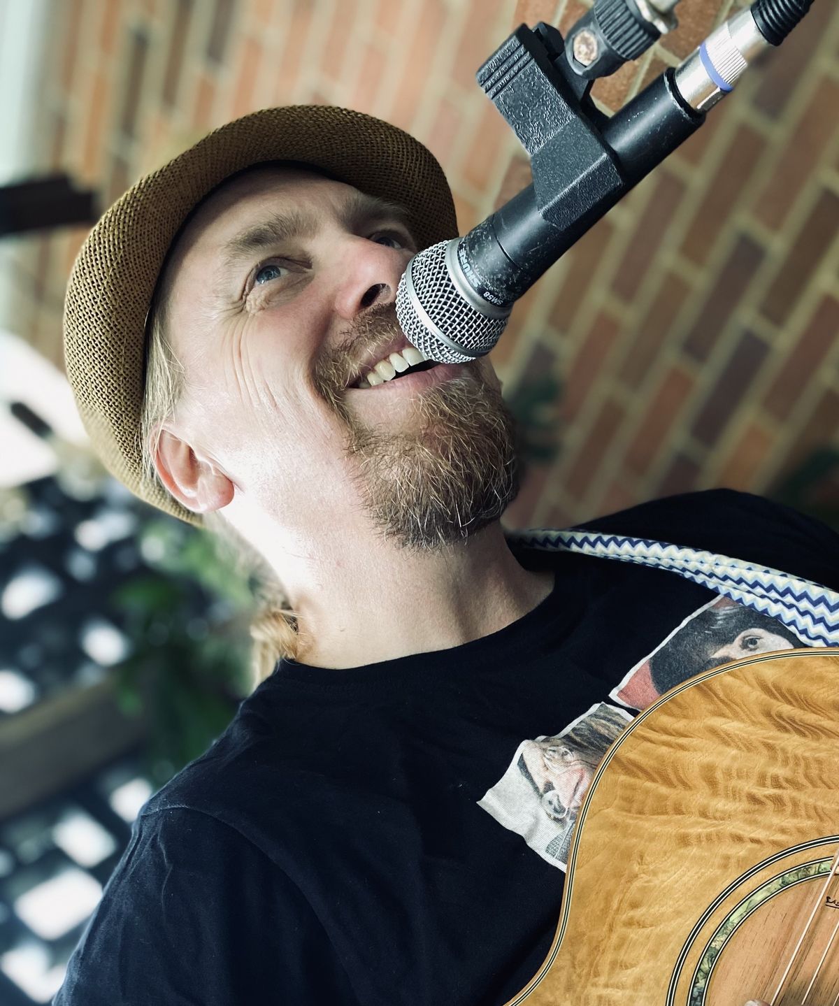 Sly Pony, singer-songwriter in Cairns