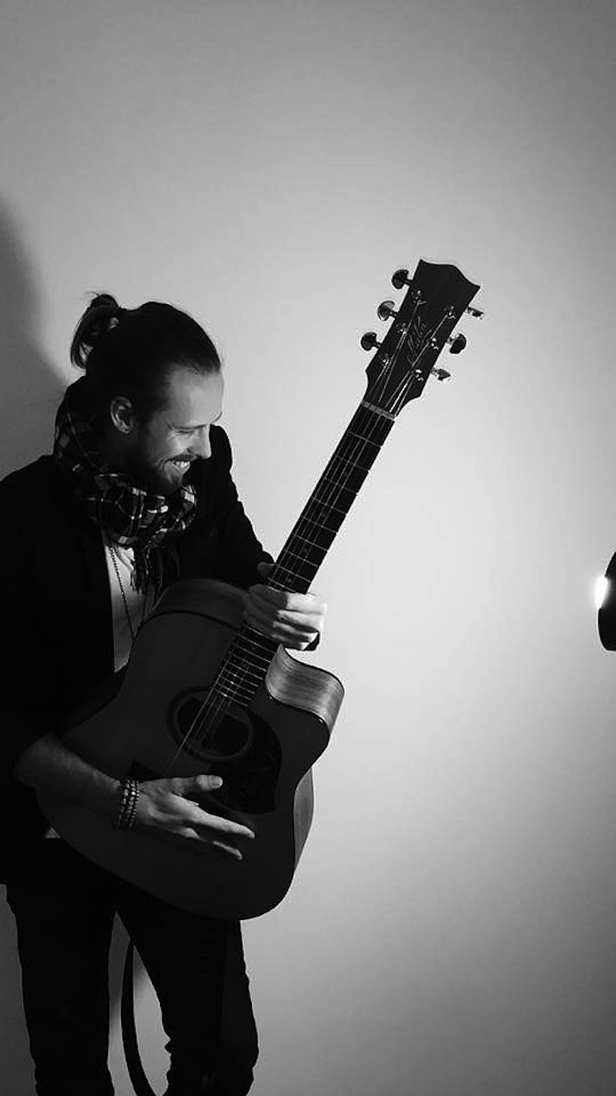 Cam Dobie, singer in Perth, photo 2