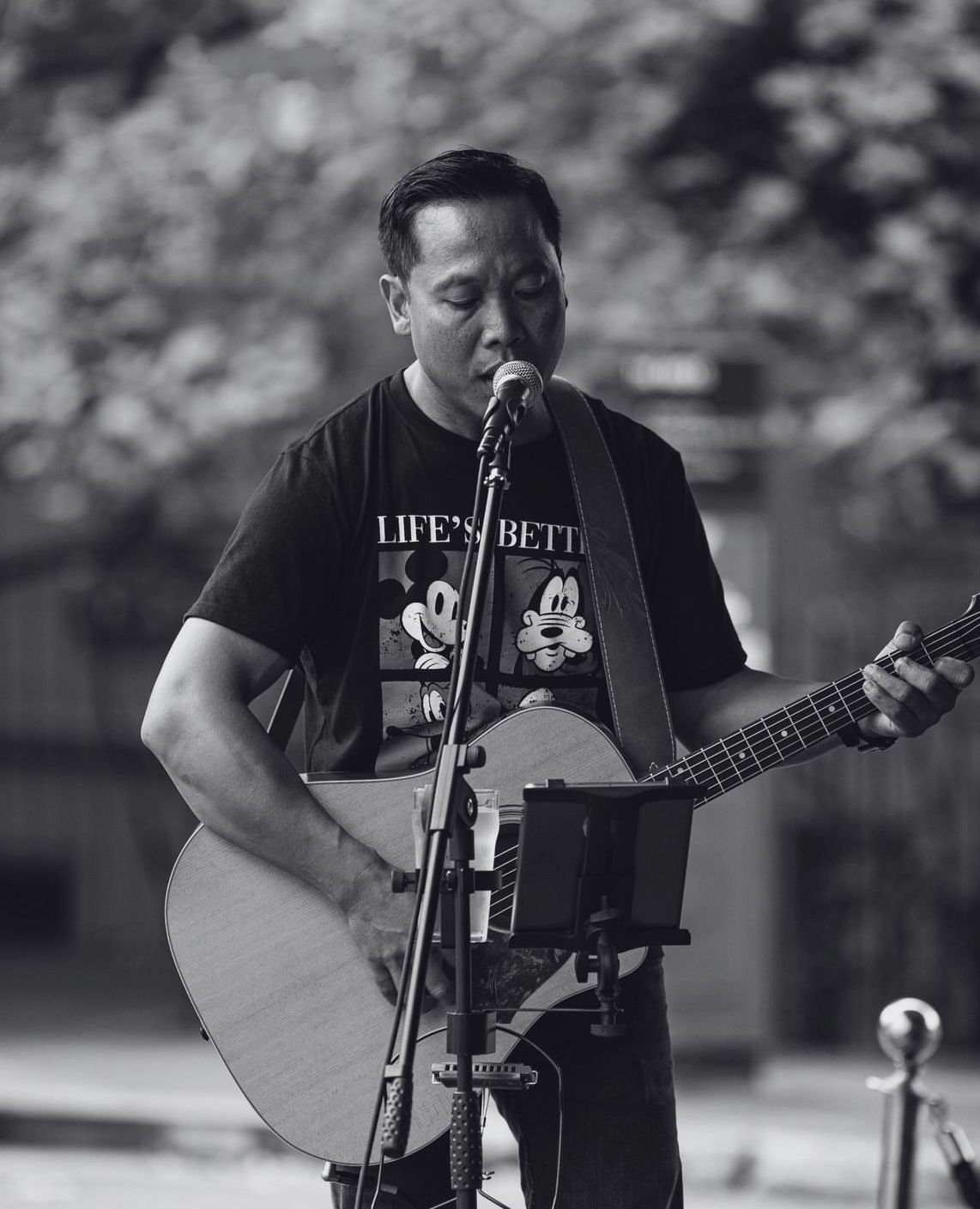 I Nyoman Sumerta, acoustic guitar and singer solo in Camden