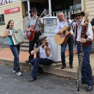 McQuoids Offering Bushband, bush band in Canberra, photo 2
