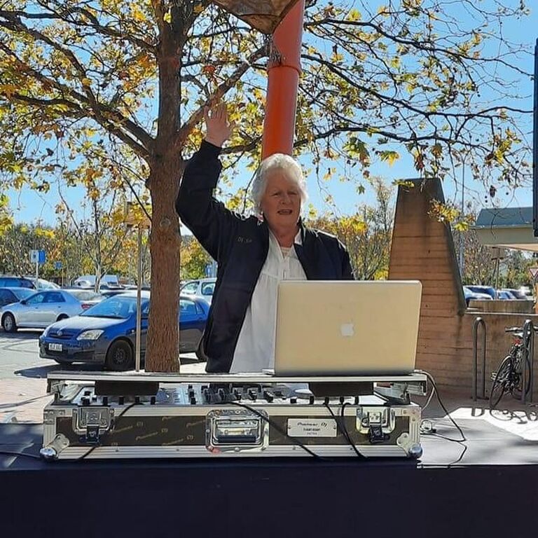 Runaround DJs, wedding band in Canberra, photo 2
