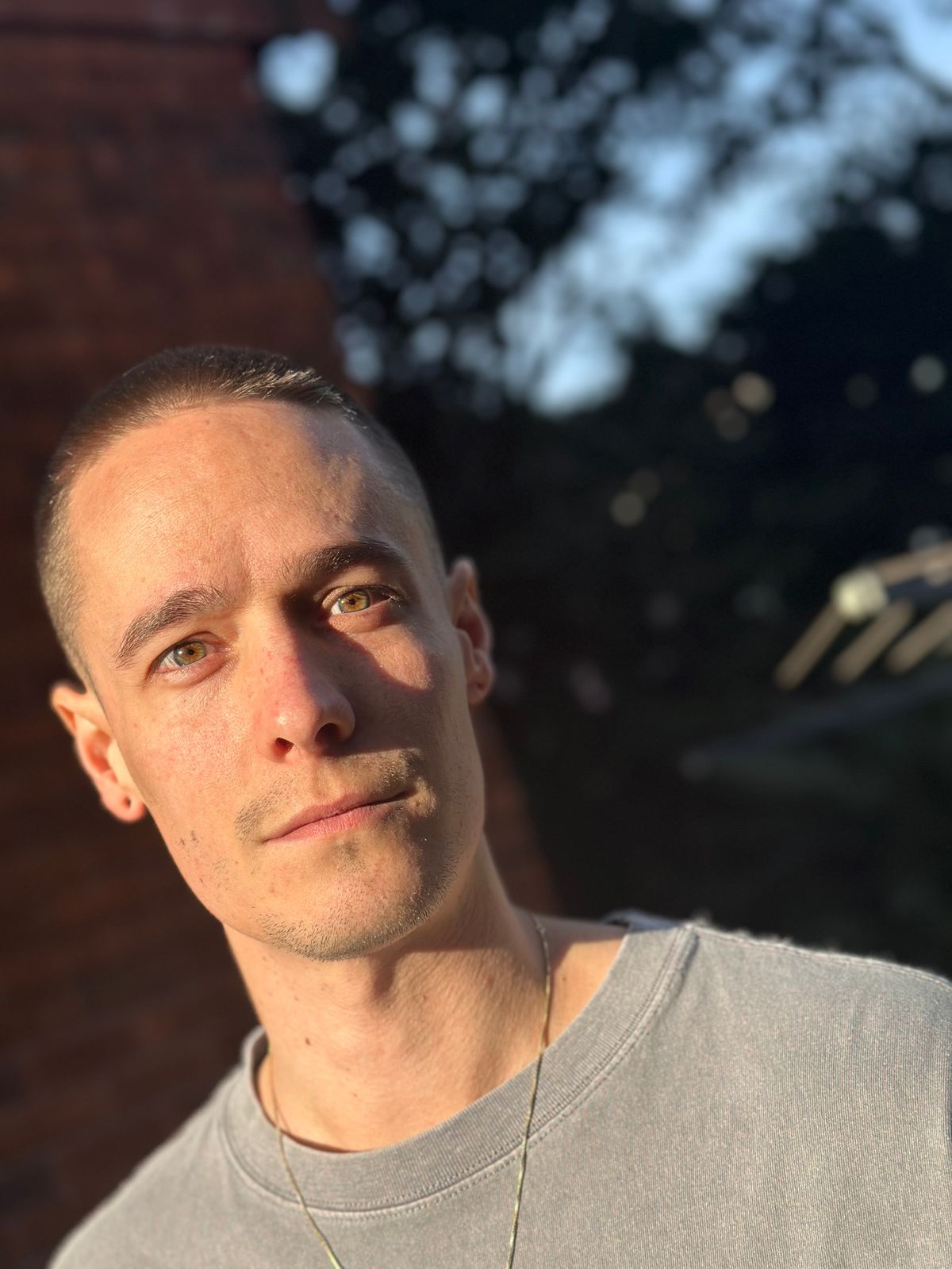 Avé Pes, singer-songwriter in Central Coast