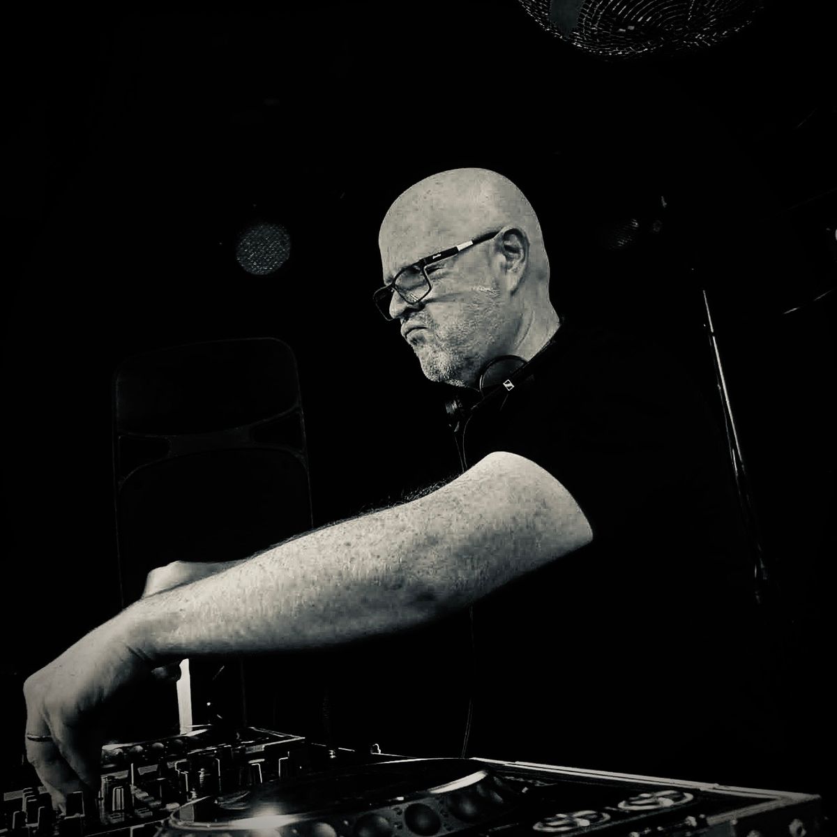 Dj Dave Gee, live in Central Coast