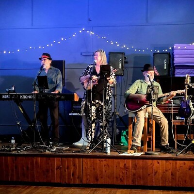 RareTreats, folk band in Central Coast, photo 2