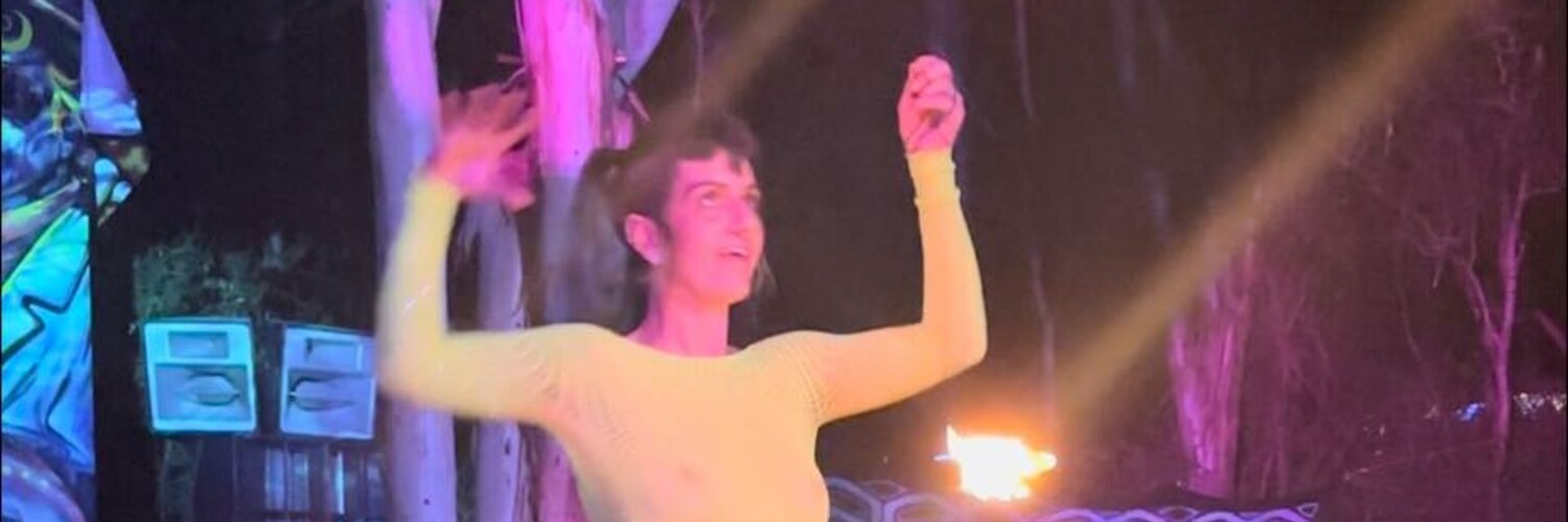 Faeya FlowFire, fire performer in Coffs Harbour, photo 3