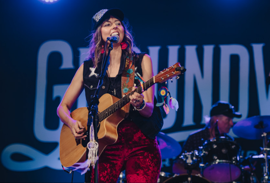 Billie-Jo Porter, singer-songwriter in Coffs Harbour, photo 2