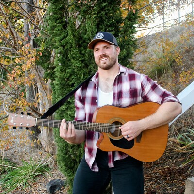 Dom Lenarduzzi, singer in Cowra, photo 2