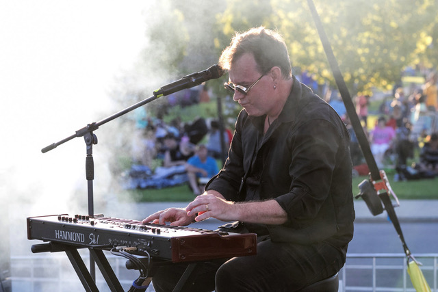 Craig Skelton, acoustic guitar and singer solo in Perth, photo 3
