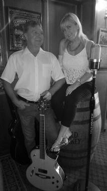 Cheek to Cheek Acoustic Duo, acoustic guitar and singer duo in Darwin, photo 3