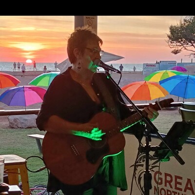 Lilla, singer in Darwin, photo 2