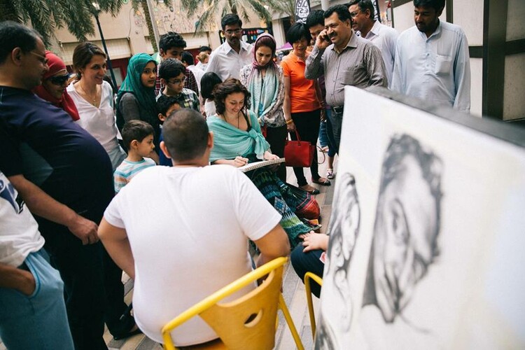 Orshi, caricaturist in Darwin, photo 3