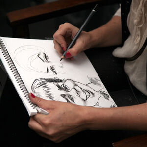 Orshi, caricaturist in Darwin, photo 2